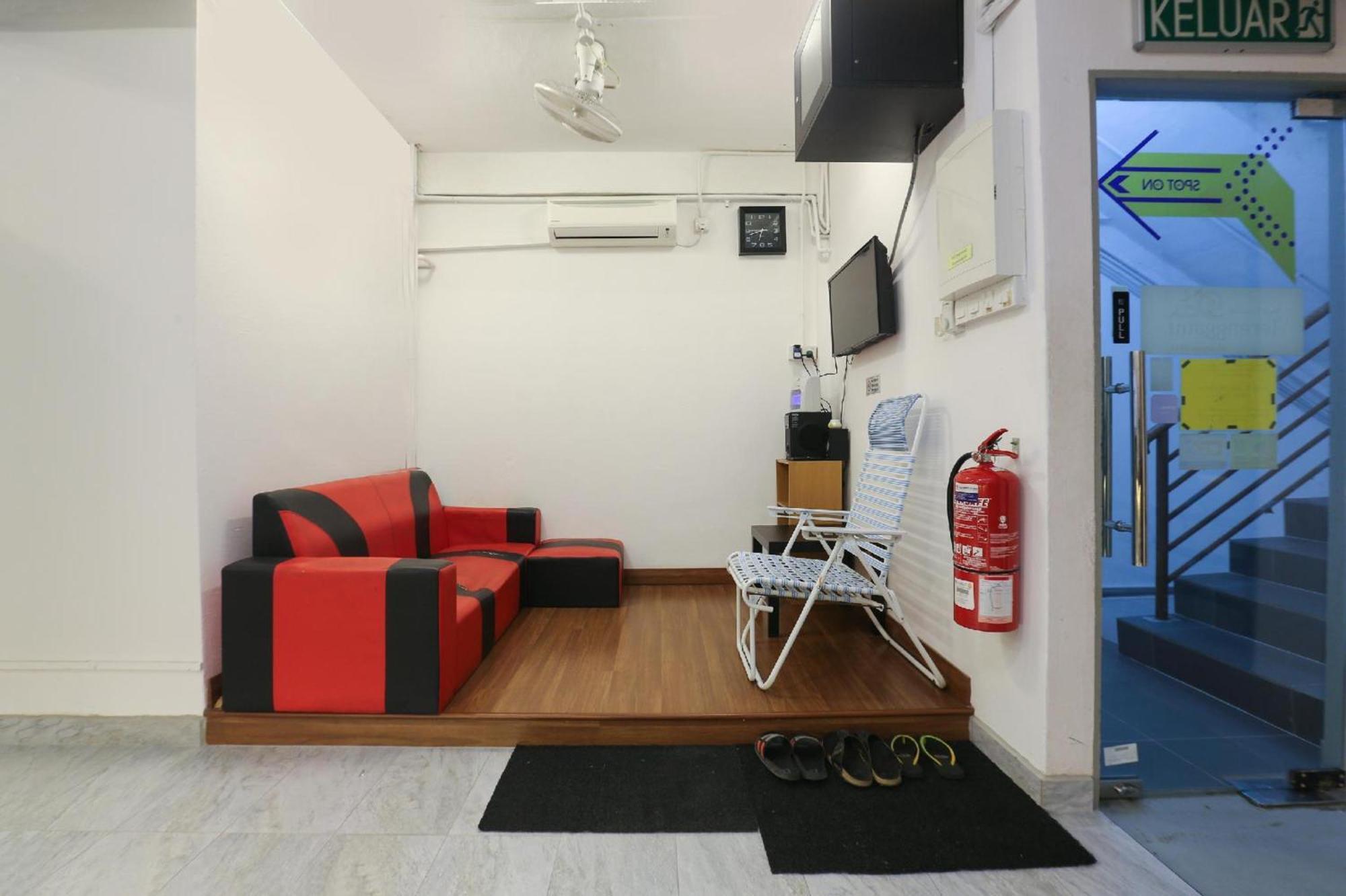 Spot On 90587 The Space Inn Куала-Тренгану Экстерьер фото